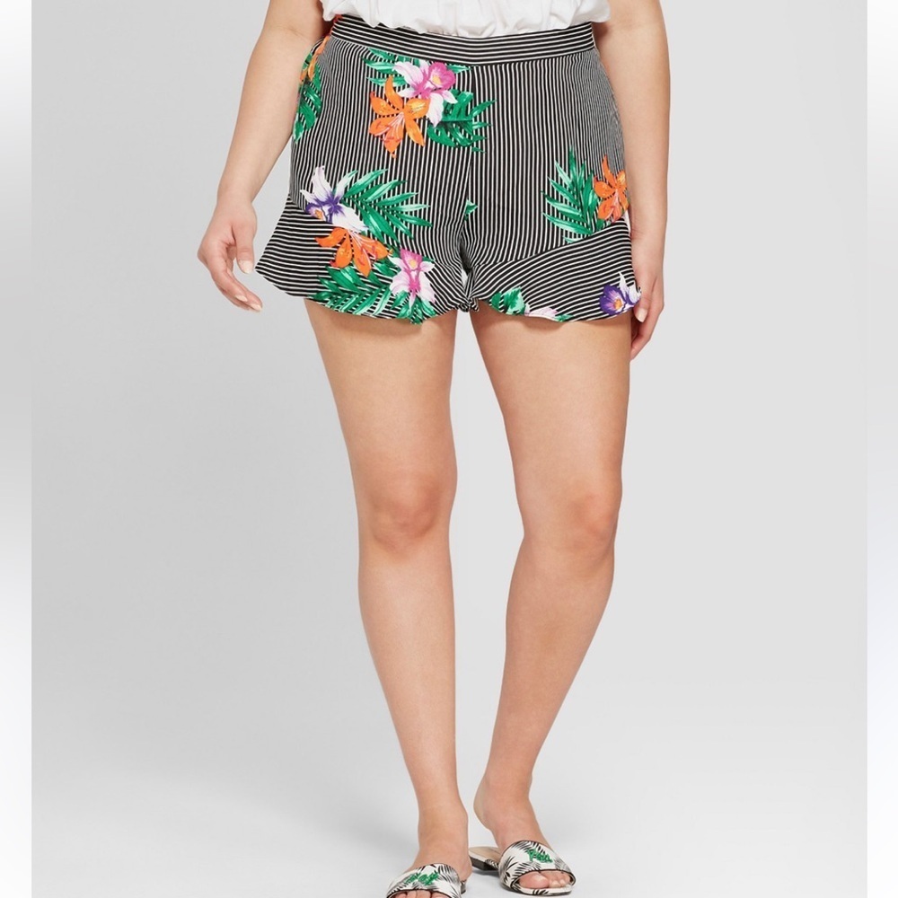 WHO WHAT WEAR {Anthro} Ruffle Hem Shorts - Picture 3 of 10